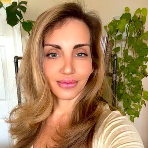 Meet your Posher, Hillary